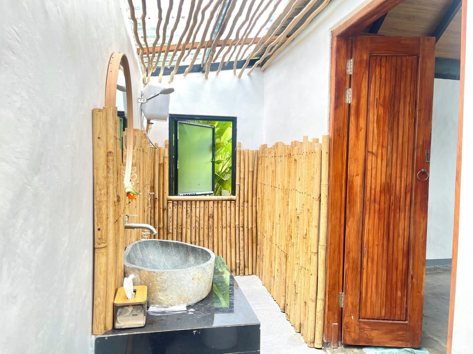 Deluxe Bungalow, Garden View | Bathroom