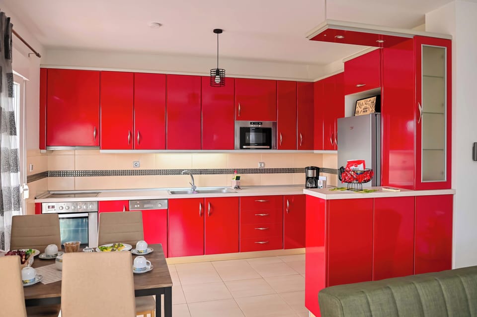 Apartment, Mountain View | Private kitchen | Coffee/tea maker, electric kettle