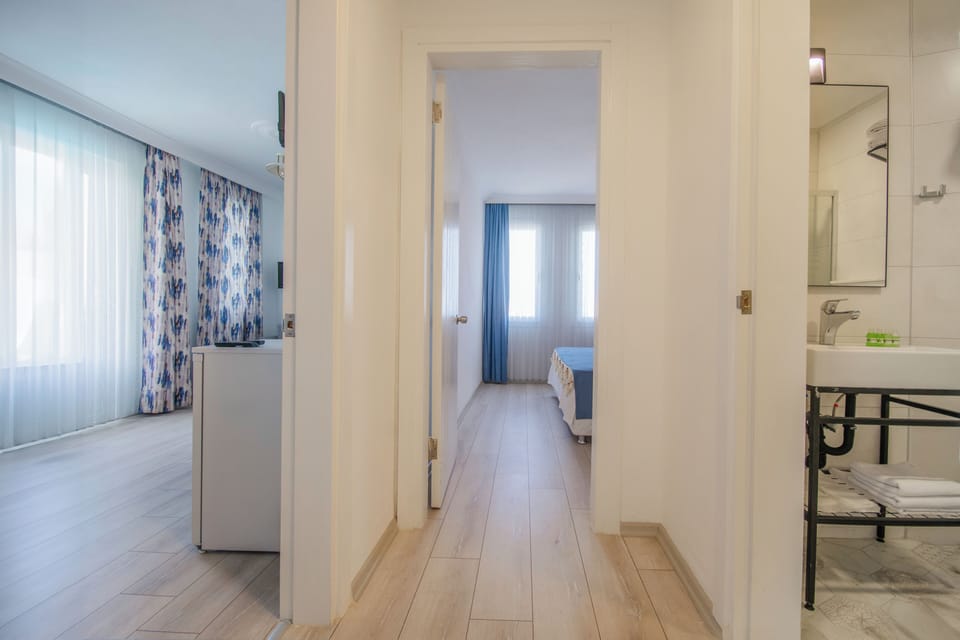 Suite, Pool View | Free WiFi