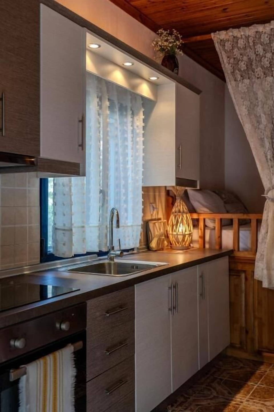Cottage, Patio | Private kitchen | Coffee/tea maker, electric kettle