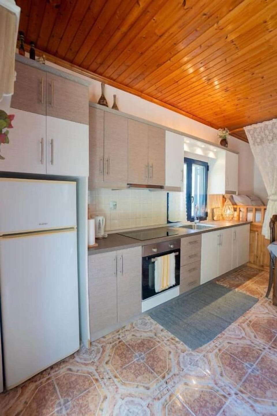 Cottage, Patio | Private kitchen | Coffee/tea maker, electric kettle