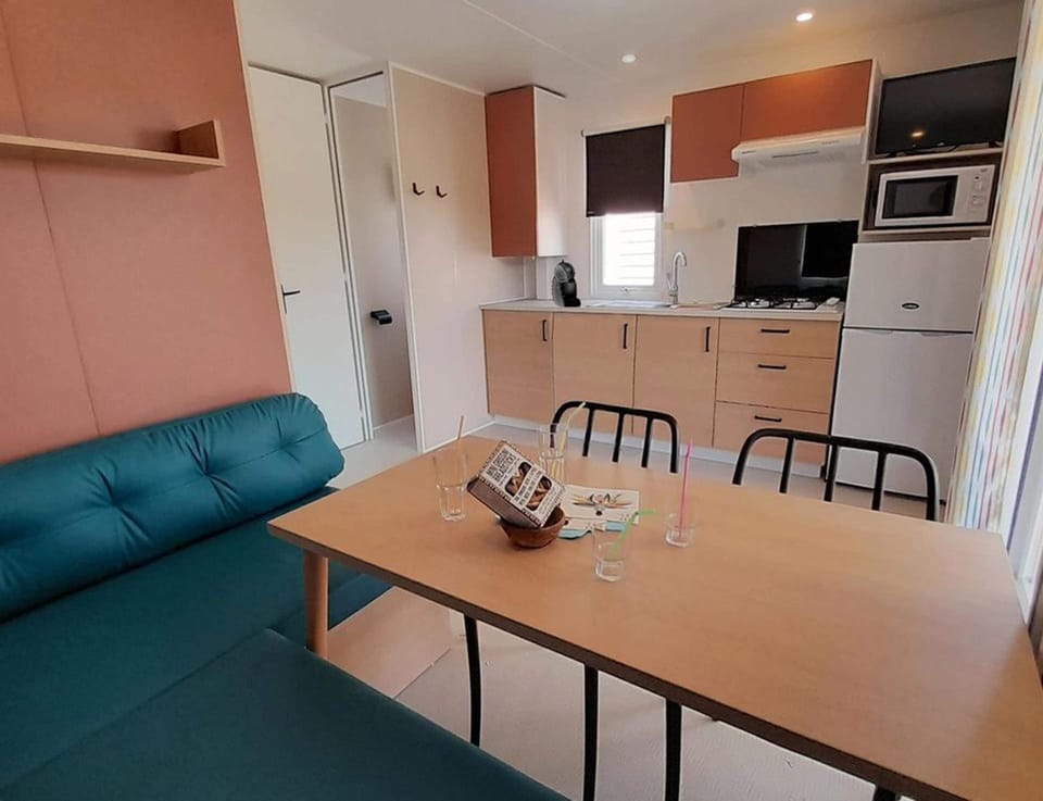 Mobile Home | Dining