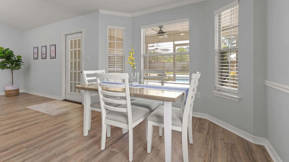 House, Multiple Beds, Pool Access, Pool View (Sunny Daze) | Dining