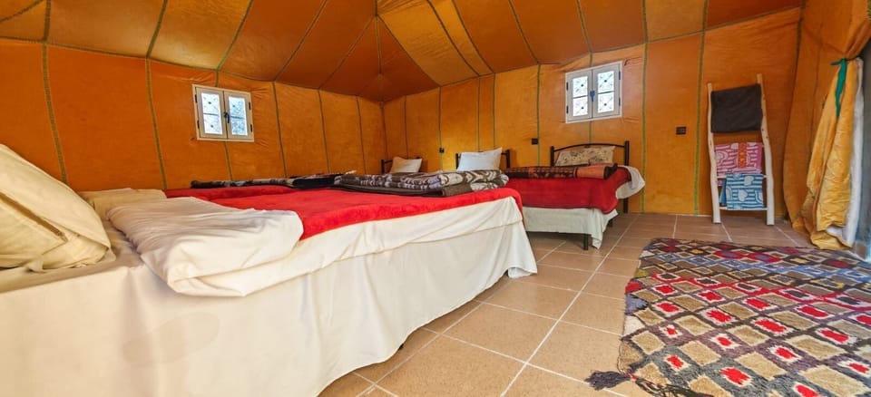 WiFi (free), bed sheets