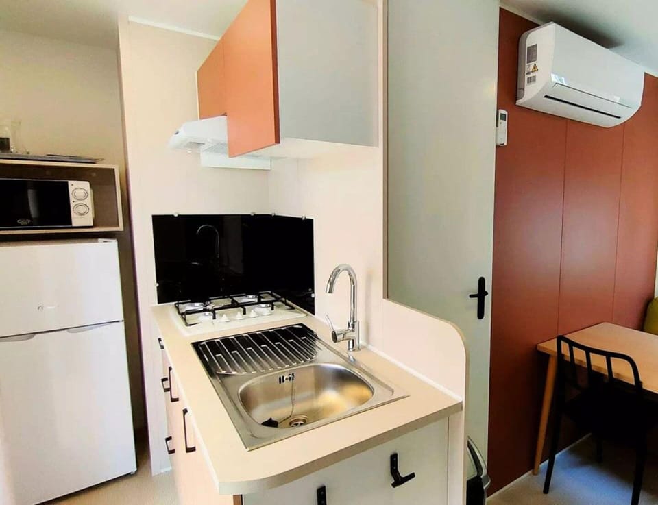 Mobile Home | Private kitchen