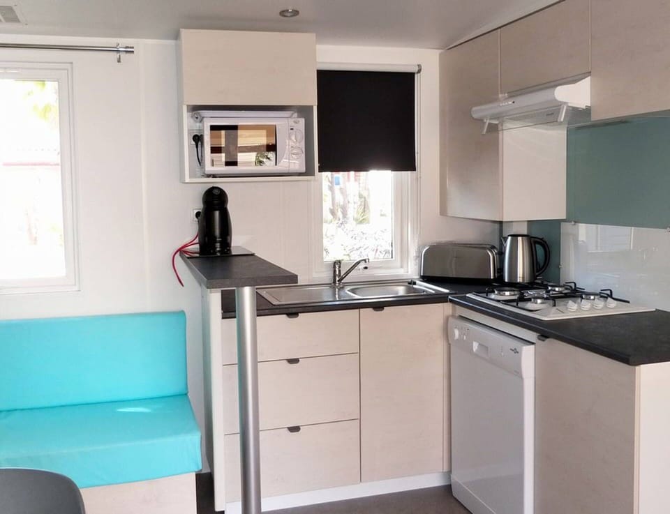 Mobile Home | Private kitchen