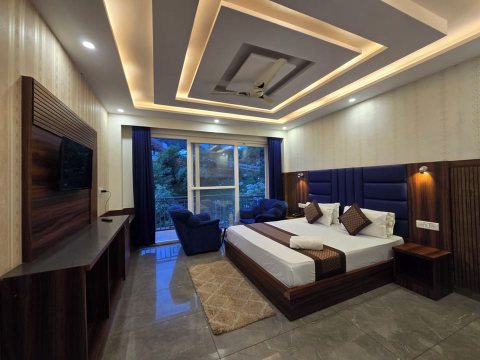 Deluxe Room, Balcony, Mountain View | Desk, laptop workspace, free WiFi