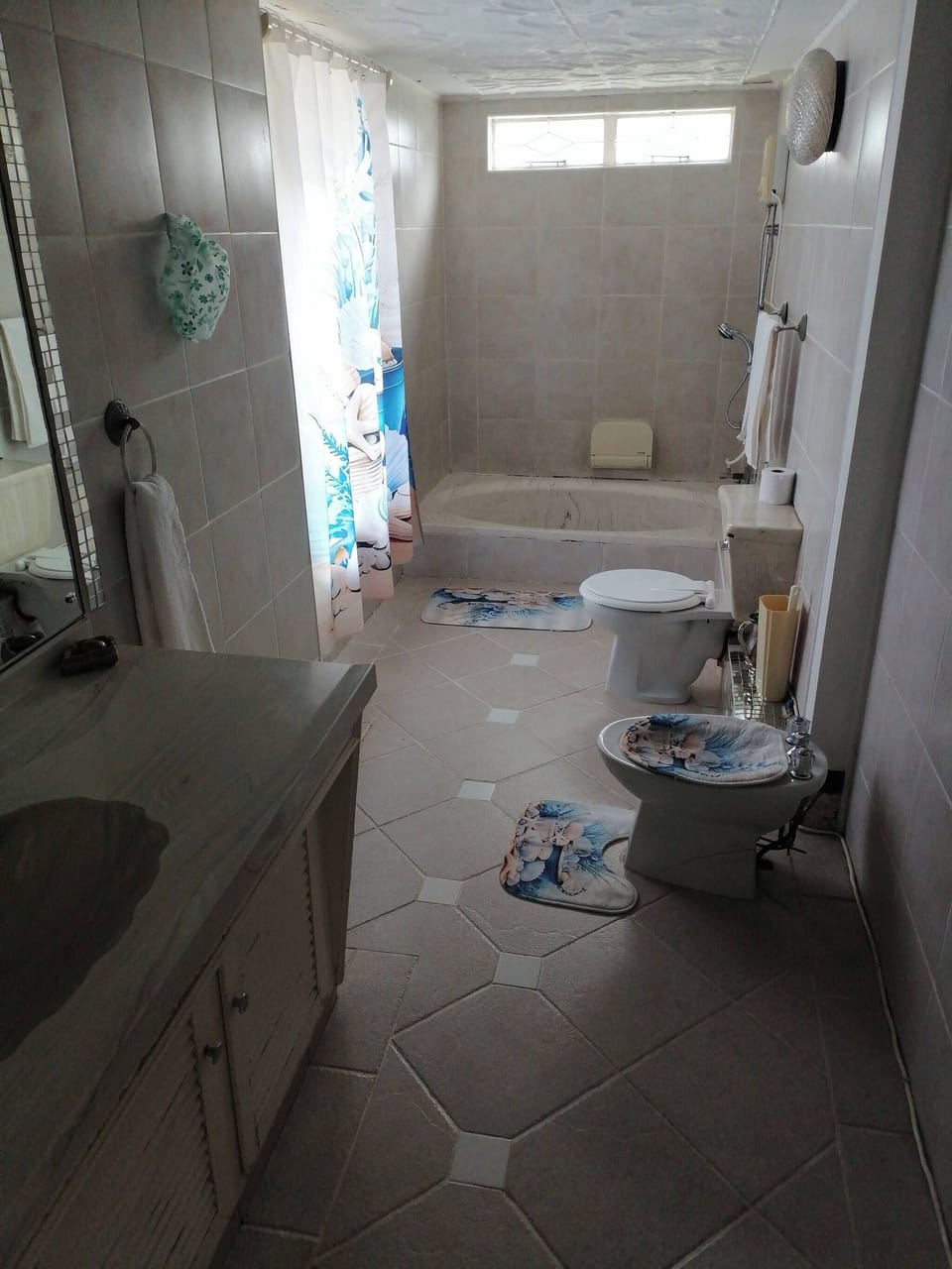 Room, 4 Bedrooms, Smoking, Patio | Bathroom