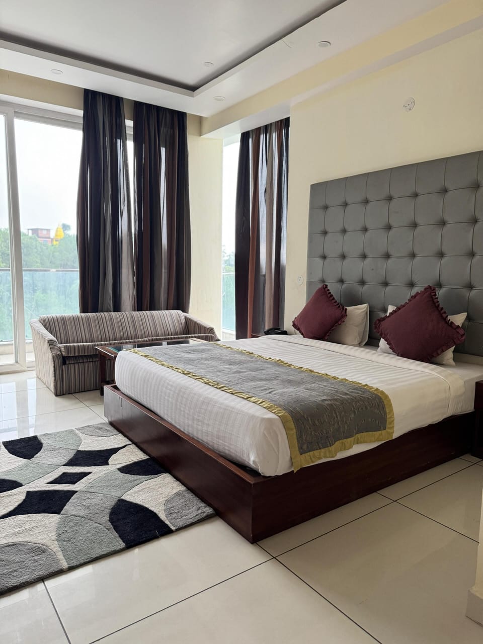 Desk, free WiFi, bed sheets