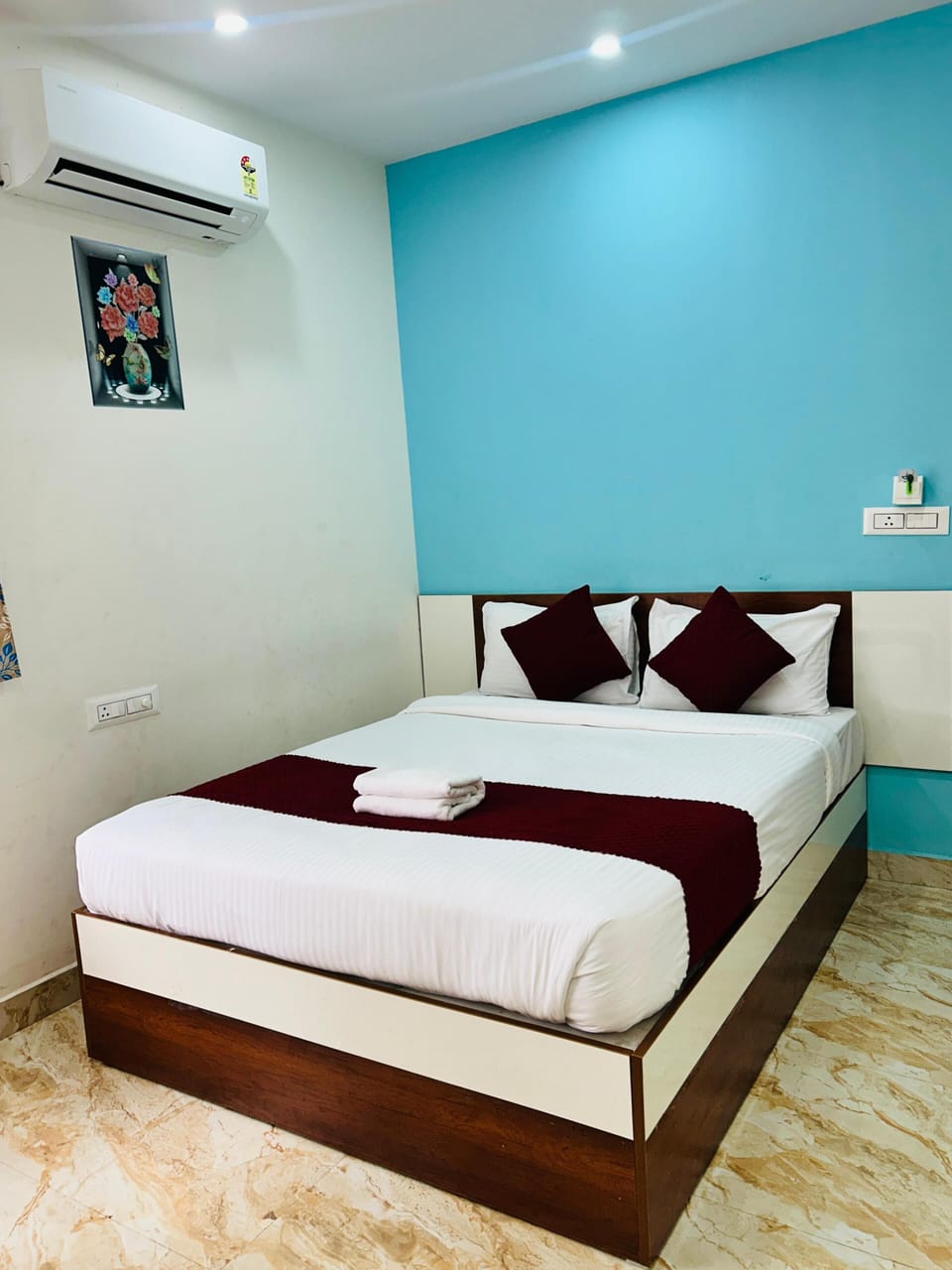 In-room safe, desk, laptop workspace, soundproofing
