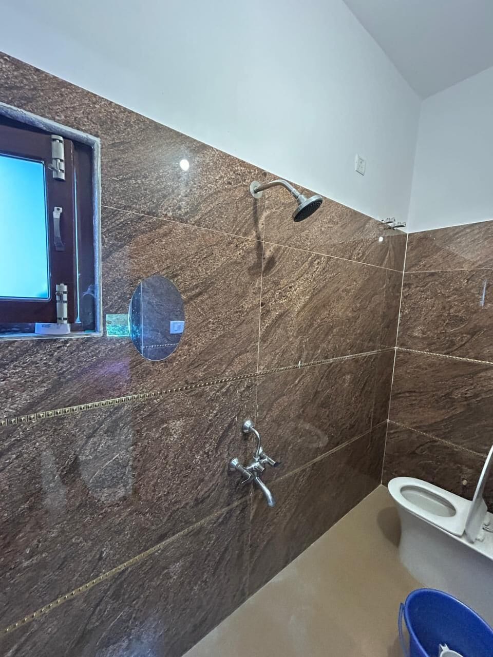 Double Room, City View | Bathroom | Shower, free toiletries, towels