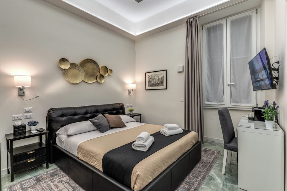 Deluxe Double Room | In-room safe, iron/ironing board (on request), WiFi (free)