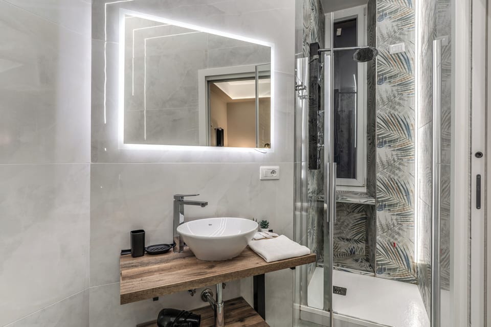Deluxe Double Room | Bathroom