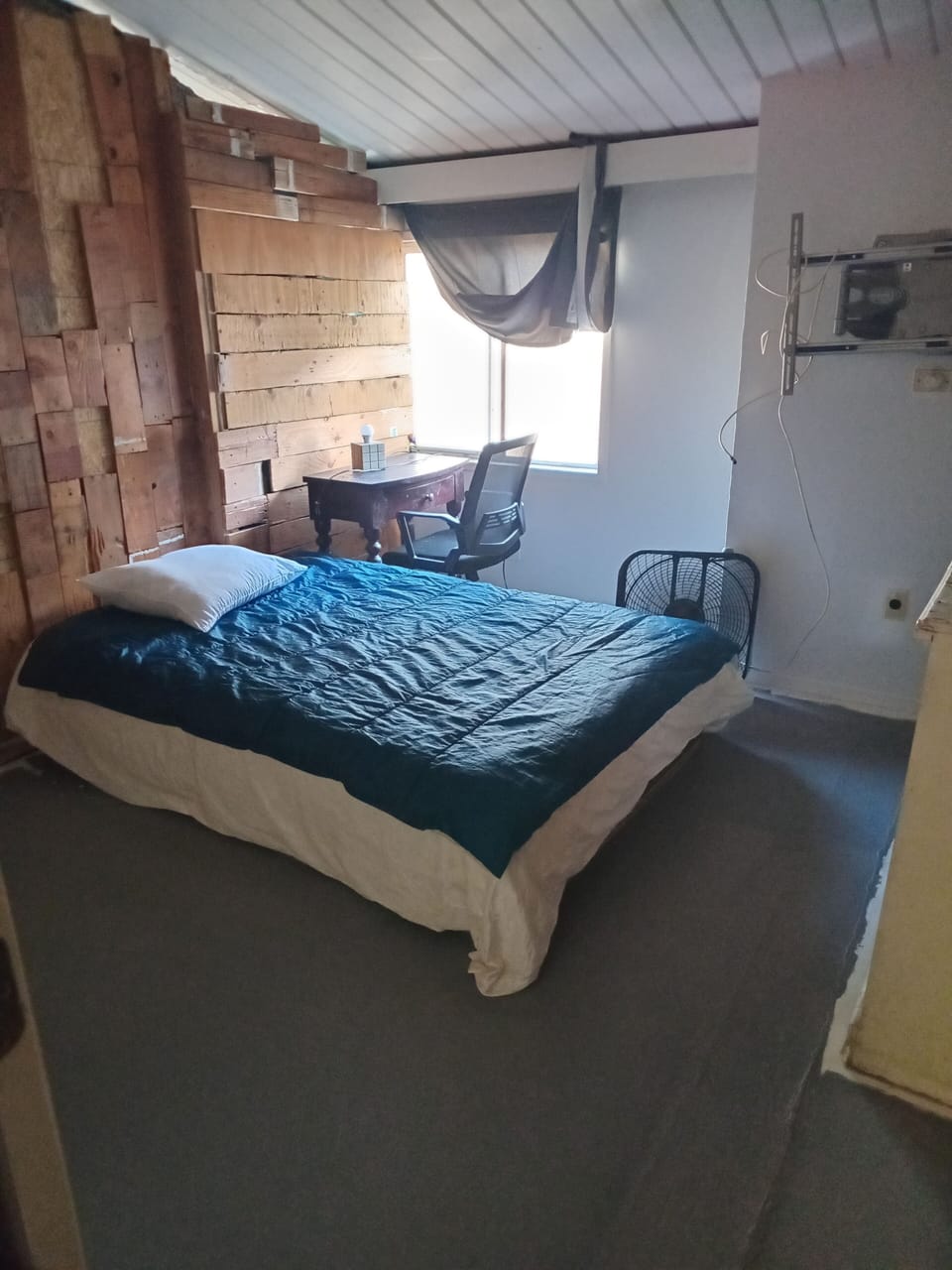 Basic Single Room | Free WiFi, bed sheets