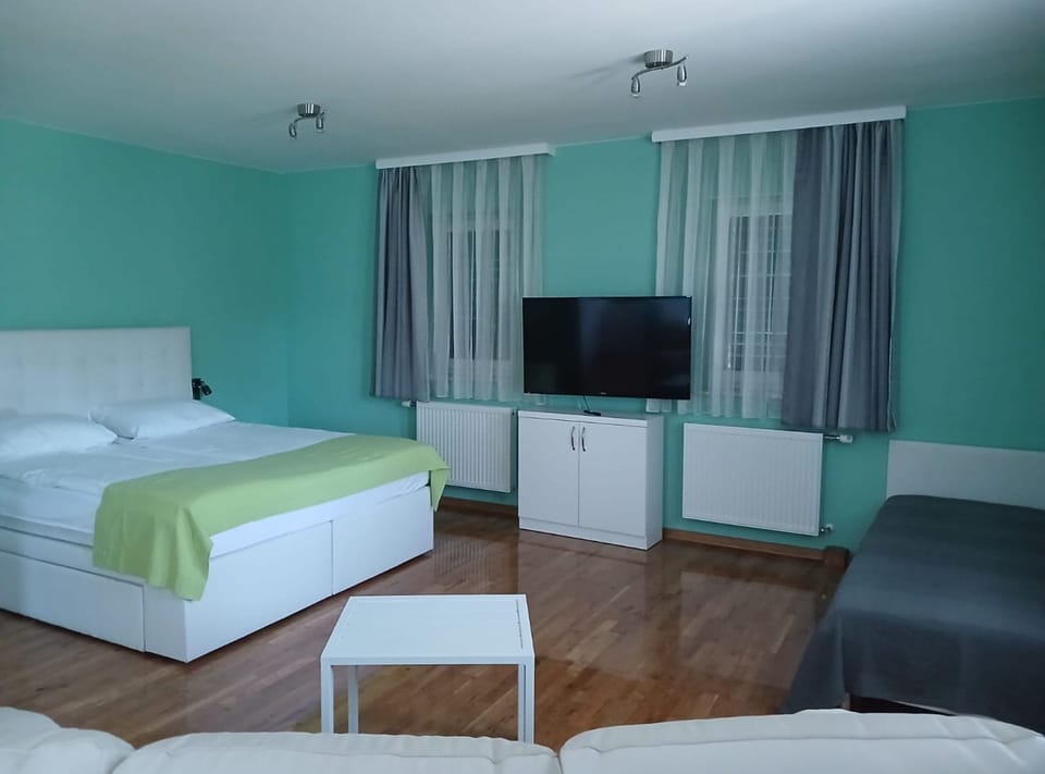 Double Room (De Luxe Double Room) | 14 bedrooms, free WiFi