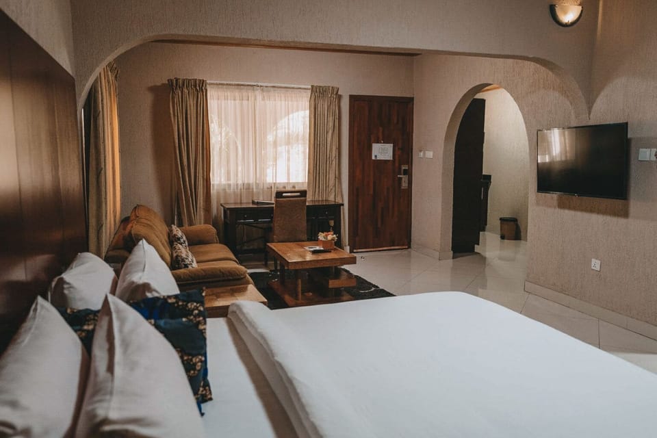 In-room safe, WiFi (free)
