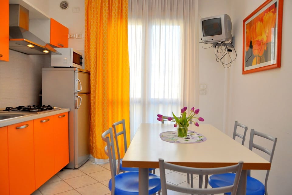 Apartment, 1 Bedroom, Balcony, Ocean View | Dining room