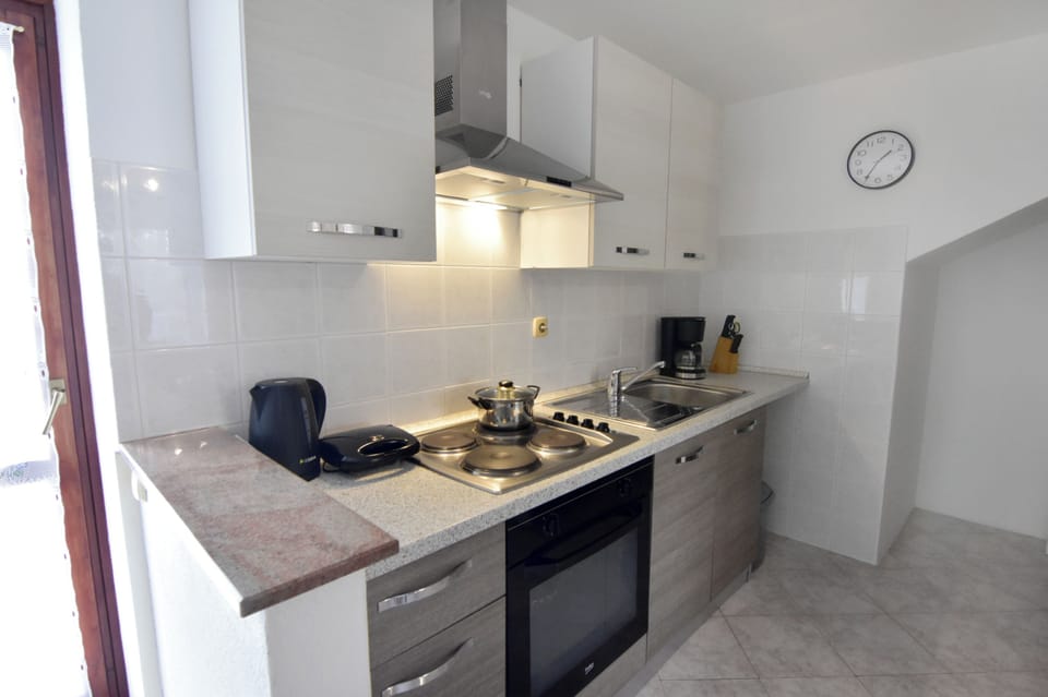 Apartment, 1 Bedroom, Smoking, Patio | Interior