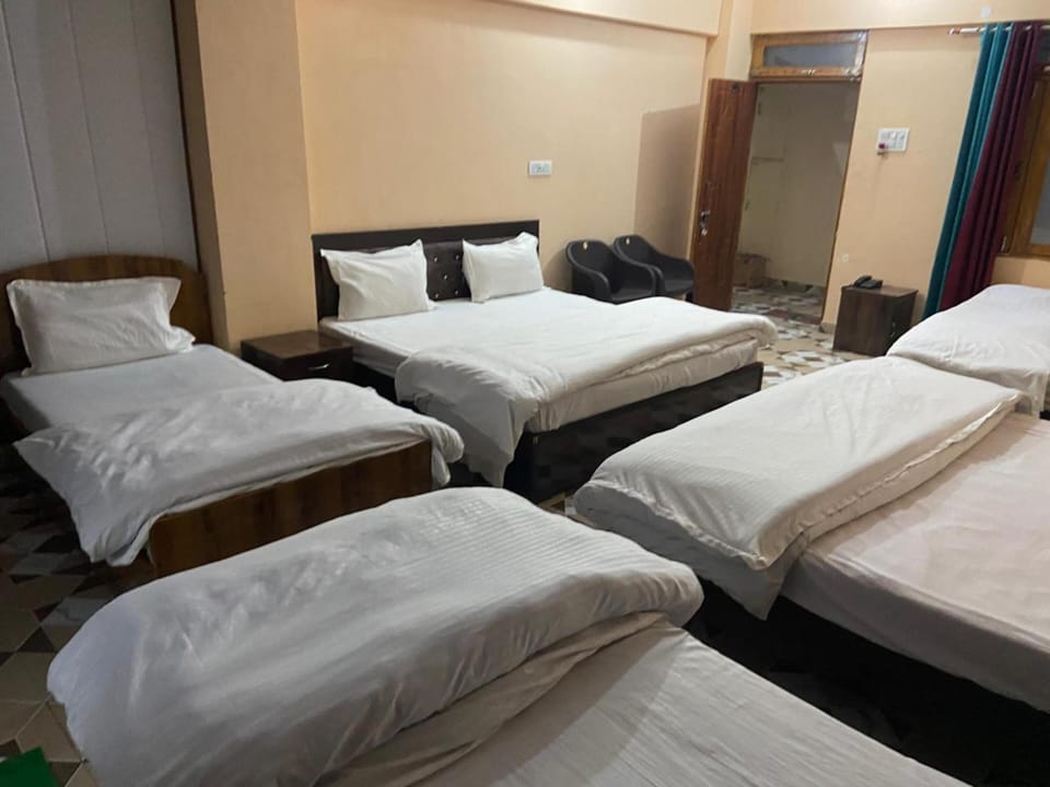Rollaway beds, free WiFi, bed sheets