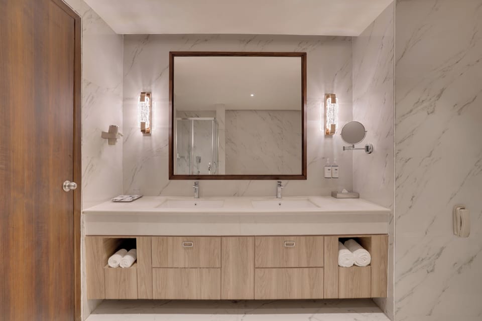 Deluxe Suite | Bathroom | Slippers