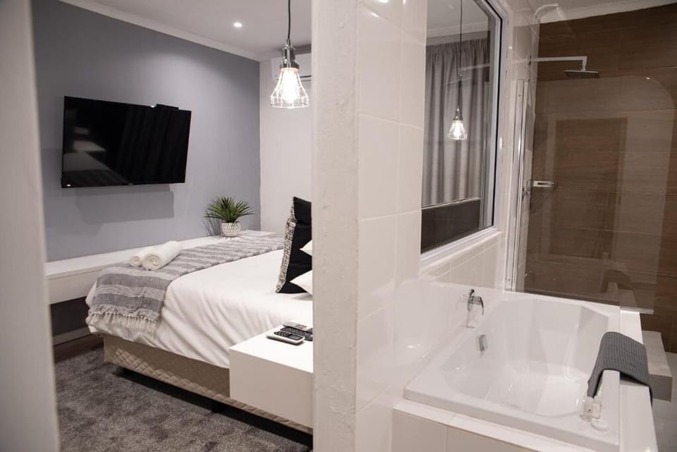Classic Double Room | Desk, laptop workspace, free WiFi