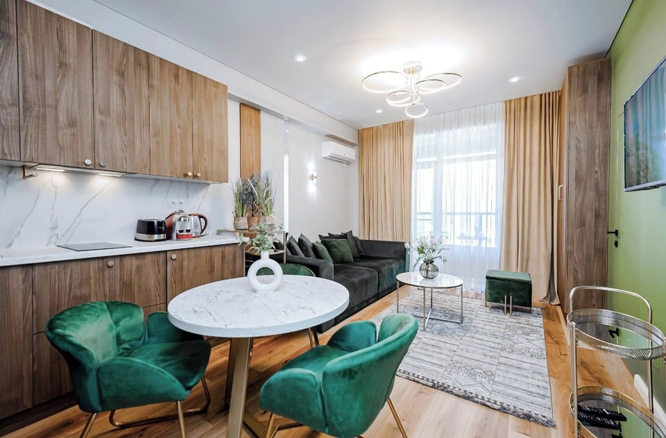 Apartment, 2 Bedrooms, Accessible, Balcony | Living room