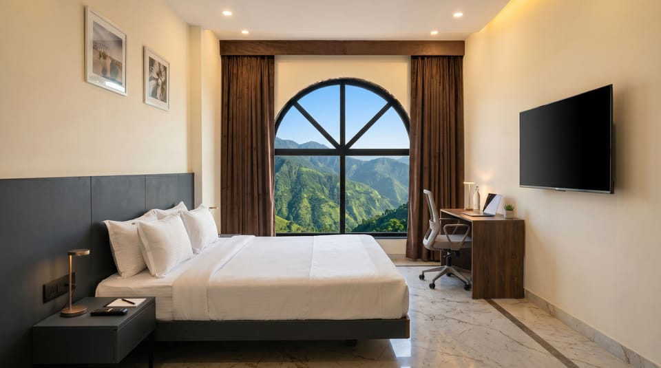 Suite Room With Mountain View | Desk, laptop workspace, free WiFi