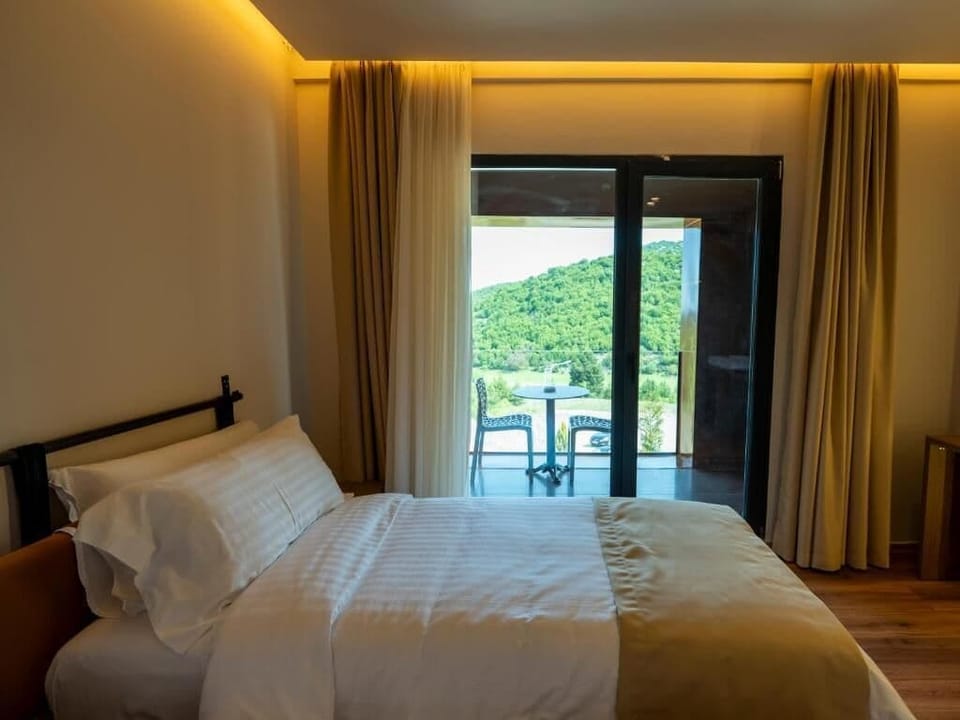 In-room safe, desk, soundproofing, free WiFi