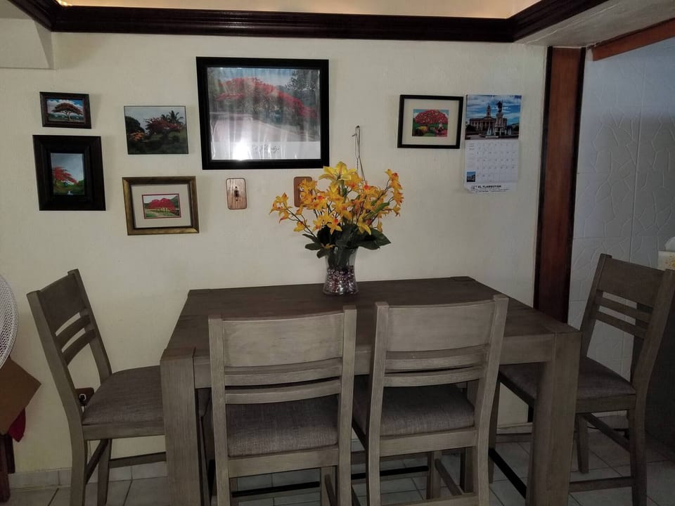House, 3 Bedrooms, Patio | Dining room