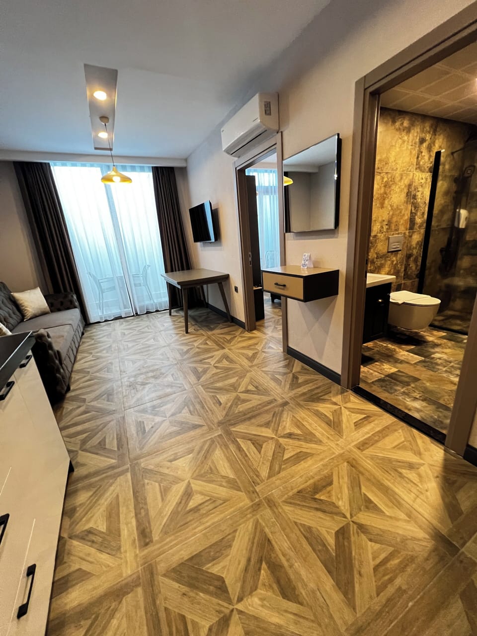 Deluxe Apartment, Non Smoking, Courtyard View | Living area