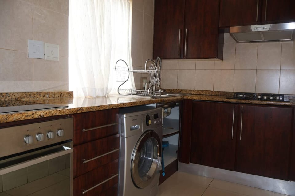 House, 6 Bedrooms, Smoking, Patio | Private kitchen