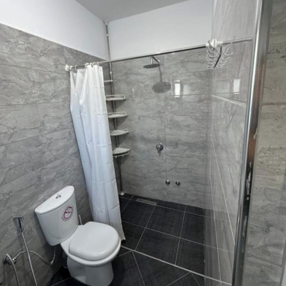 Double Room | Bathroom | Free toiletries, hair dryer, towels, soap