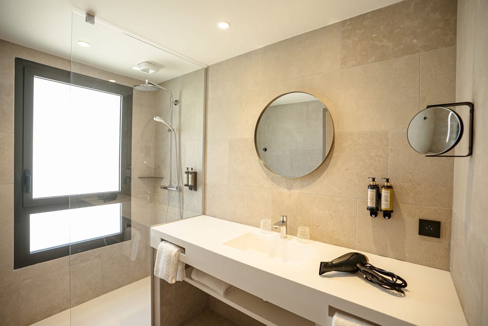 Superior Triple Room | Bathroom