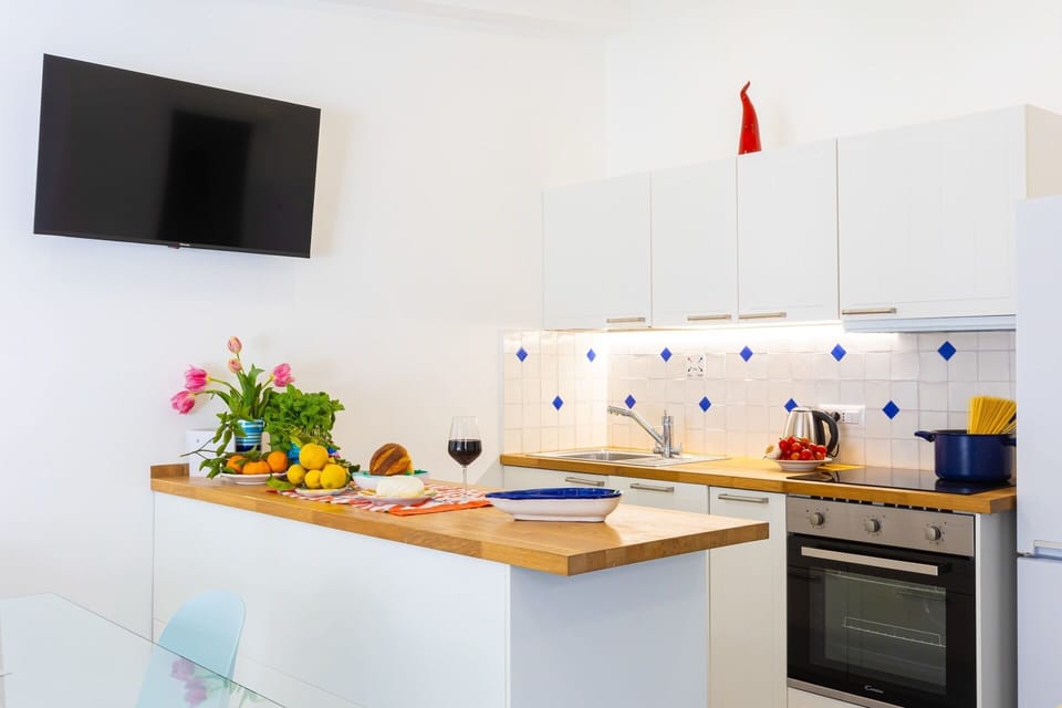 Deluxe Apartment, Sea View | Private kitchen | Fridge, oven, stovetop, dishwasher