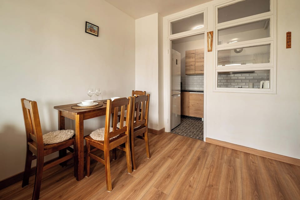 Apartment, Balcony | In-room dining