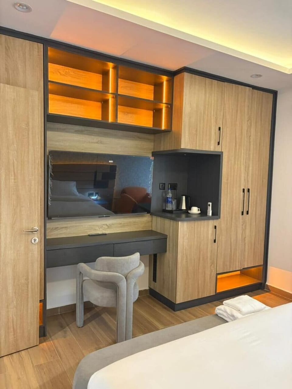 Single Room, Balcony, City View | In-room safe, desk, laptop workspace, soundproofing
