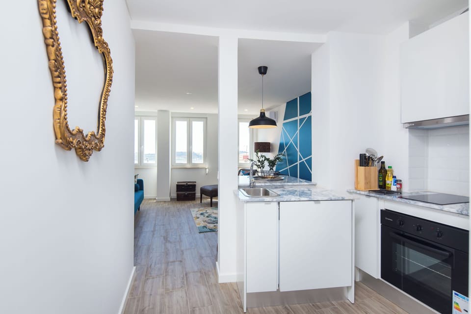 3rd floor left - Rio | Private kitchen | Full-size fridge, microwave, oven, stovetop