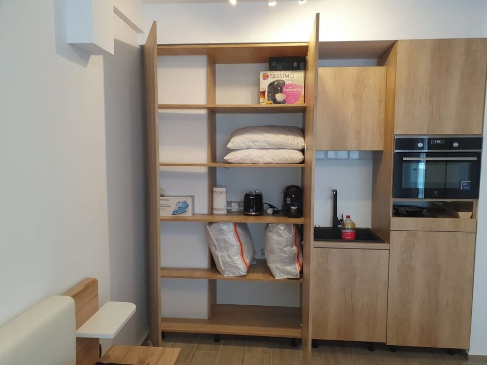 Deluxe Studio, Balcony, Partial Sea View | Interior
