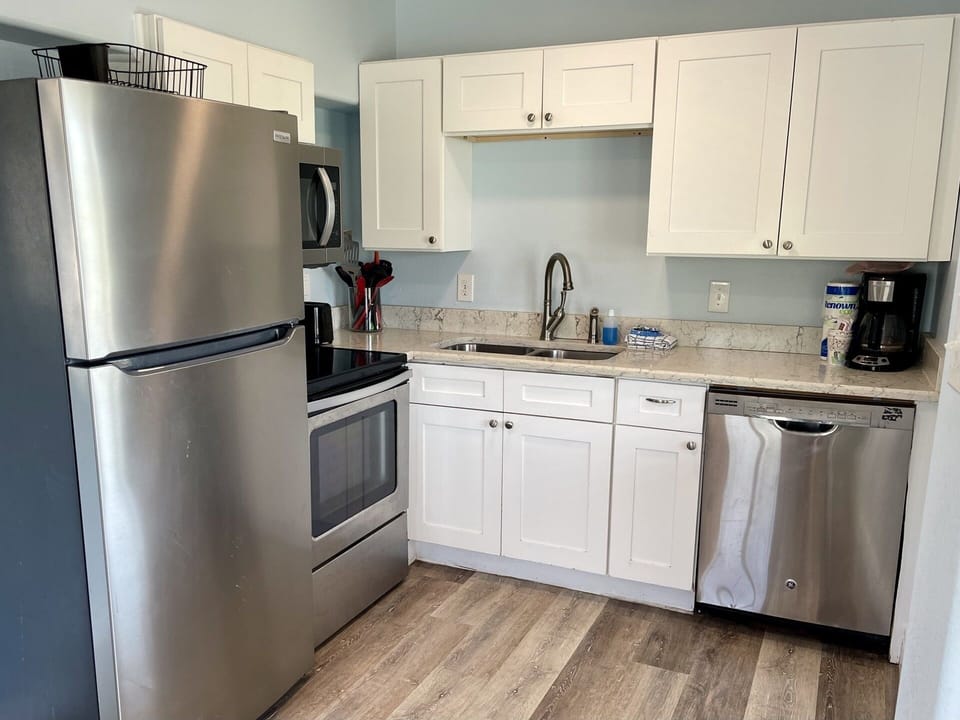 Condo, 1 Bedroom | Private kitchen