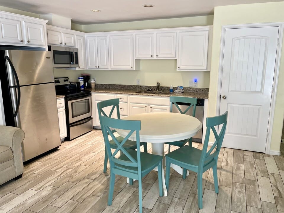 Condo, 1 Bedroom | Private kitchen