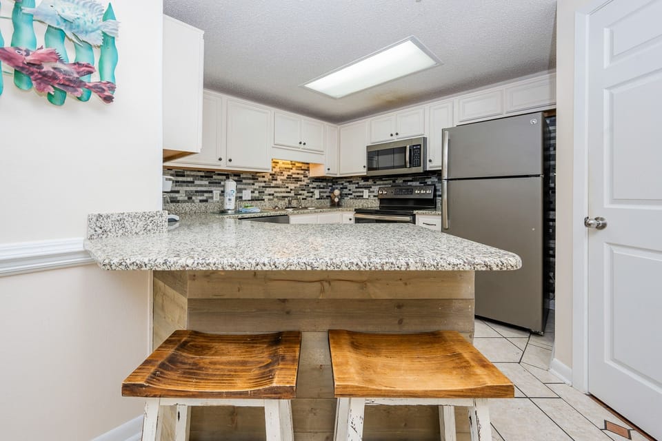 Condo, 2 Bedrooms | Private kitchen | Fridge, oven, coffee/tea maker