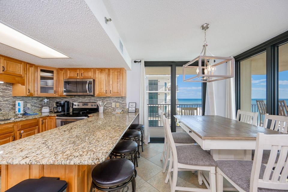 Condo, 3 Bedrooms | Dining