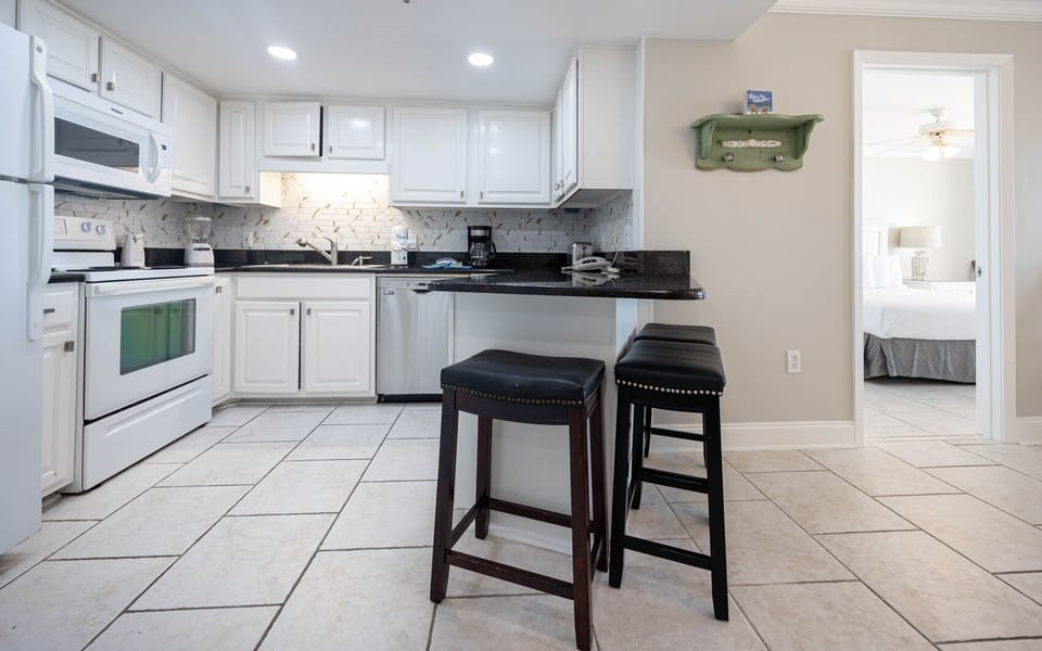 Condo, 2 Bedrooms | Private kitchen | Fridge, oven, coffee/tea maker
