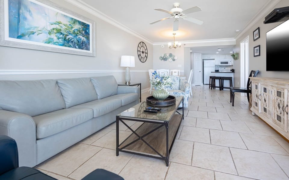 Condo, 2 Bedrooms | Living area