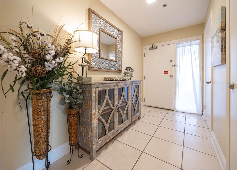 Condo, 3 Bedrooms | Interior