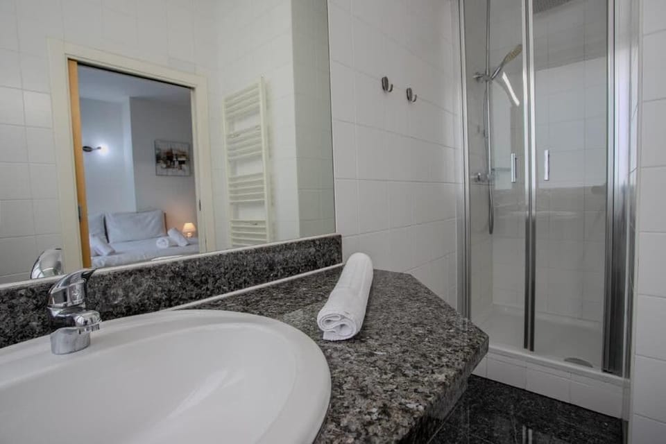 Standard Studio | Bathroom