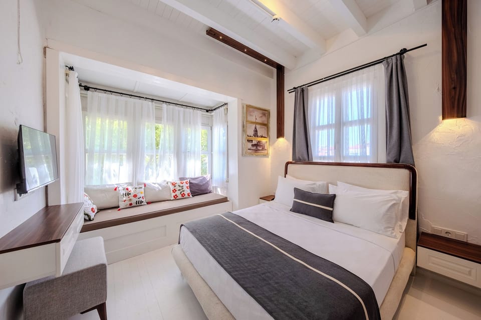 Superior Double Room, Non Smoking, Garden View | Desk, free WiFi