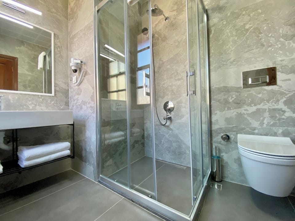 Deluxe Double Room, Balcony | Bathroom | Shower, hair dryer, slippers, towels