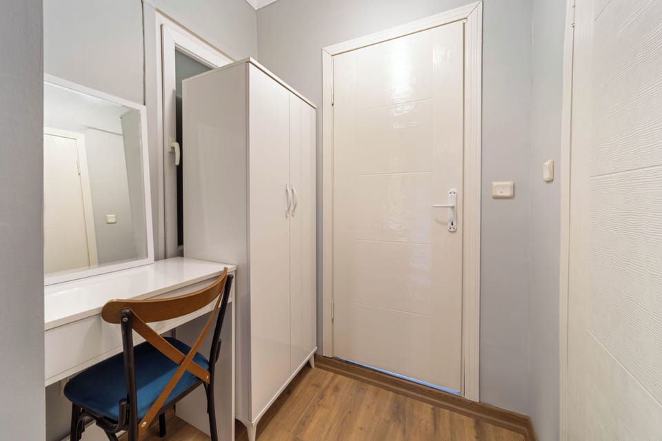 Classic Triple Room, City View | Interior