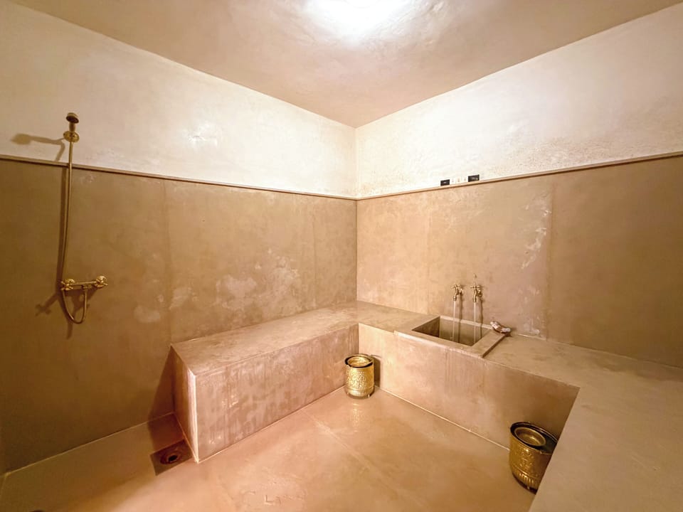 Steam room 